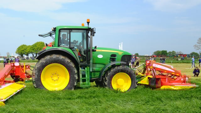 John Deere looks beyond the tractor and into farm management