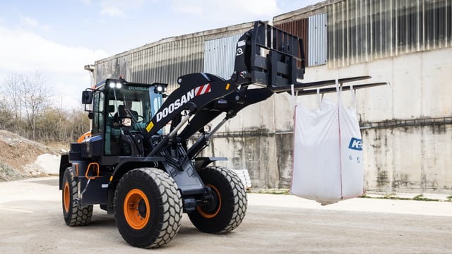 Doosan launches baby DL-7 loader