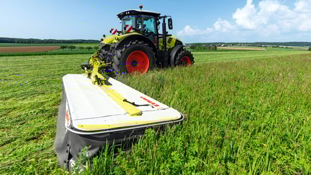 Class 4-metre mower extends mounting options