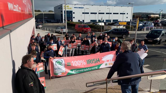 Laois demonstration urges consumers to buy Irish pigmeat