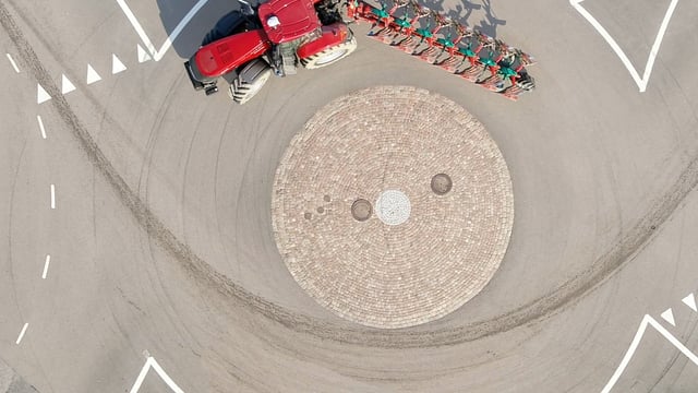 Video: High-performance ploughs with low operating costs