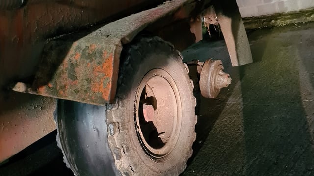 Gardaí stop tractor and 3-wheeled slurry tank with no lights