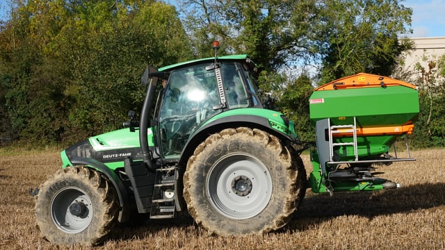 Checking the spreader to save on fertiliser costs