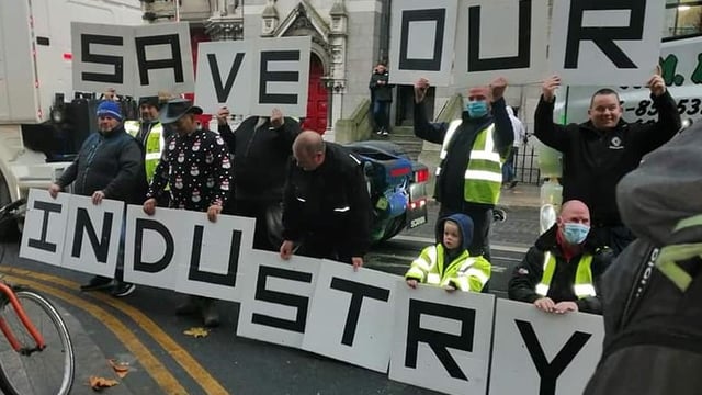Hauliers protest in Dublin over fuel prices