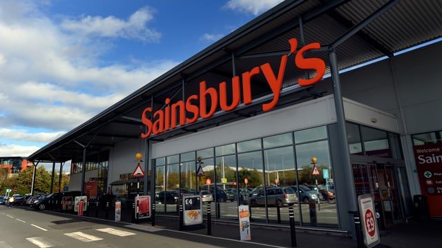 Sainsbury’s offers £2.8m to support its pork farmers
