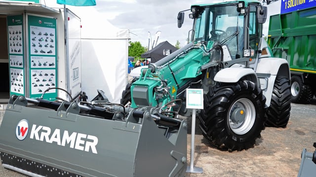 Kramer eliminates attachment woes for hydraulic hoses