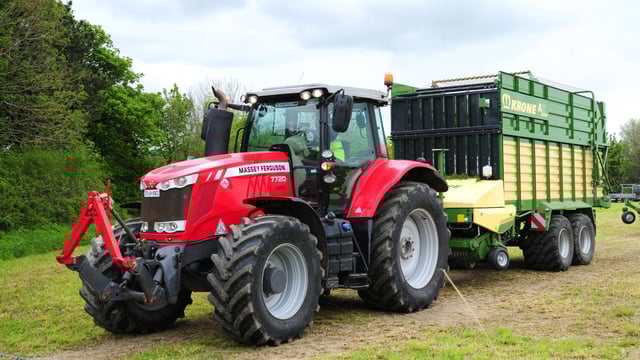 2022 tractor sales dominated by larger machines