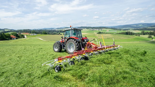 Machinery: New 10-rotor linkage mounted tedder from Pottinger