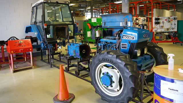 'Low pay and unsociable hours' hinder agri mechanic retention