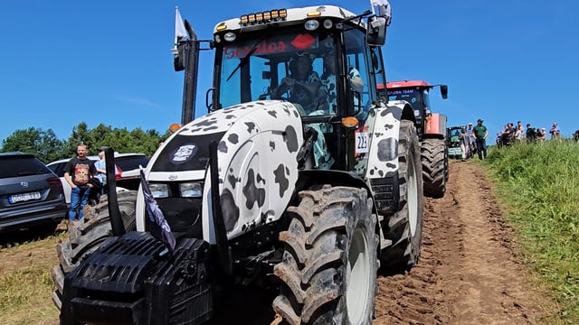 Tractor Dakar takes to the fields of Lithuania