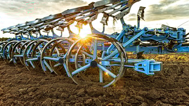 Lemken breaks new ground with mounted 8-furrow press