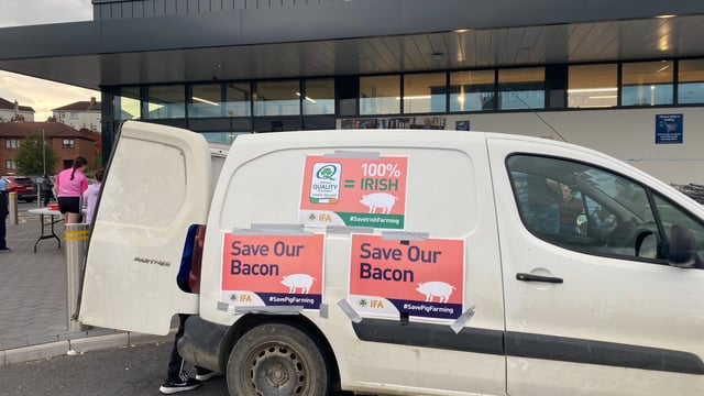 Pig and poultry farmers to continue protesting into the night