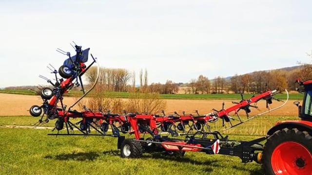 Vicon trailed tedders take the small rotor route