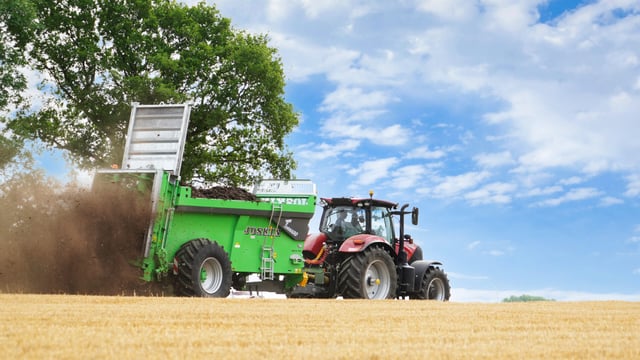 Narrow body and wider tyres for latest Joskin spreader