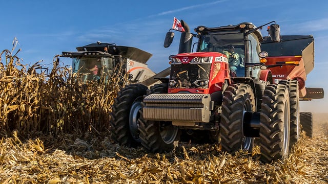 Large tractor sales boom in US but compacts stall