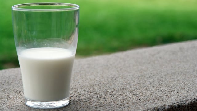 Consumer milk prices soar year on year - CSO