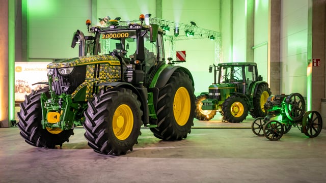 JD celebrates its two millionth tractor from Mannheim