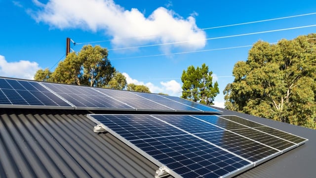 Senator calls for proposals in solar report to be introduced promptly