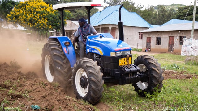New Holland helps boost tractor use in Tanzania
