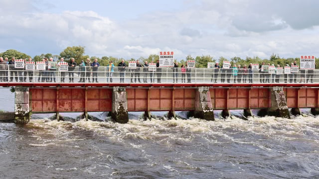River Shannon floods: Farmer protests continue