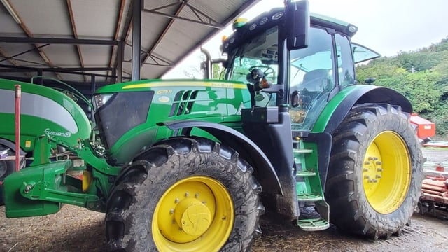 John Deere heads the bill at contractor's auction
