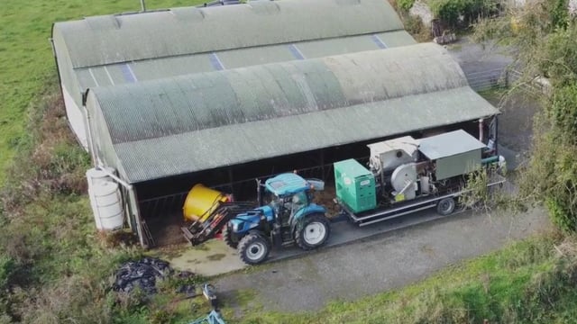 Reducing emissions from slurry using biochar made from rushes