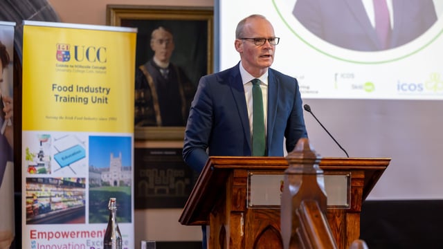 Derogation: Coveney backs slurry exports to avoid 'dramatic' cull