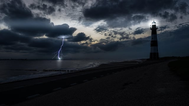 Power outages nationwide amid thunderstorm warnings