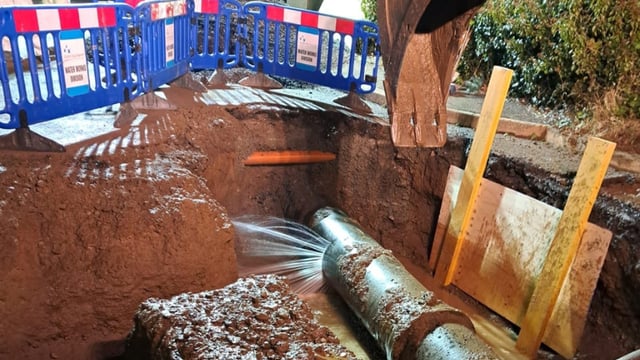 Uisce Éireann warns public to report leaks following pipe burst