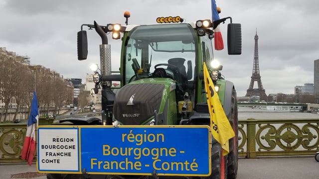Angry French farmers gather in the heart of Paris to protest