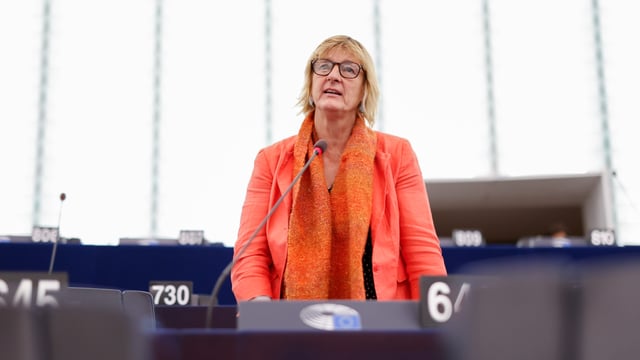 Withdrawal of EU pesticide law is 'act of insanity' - MEP