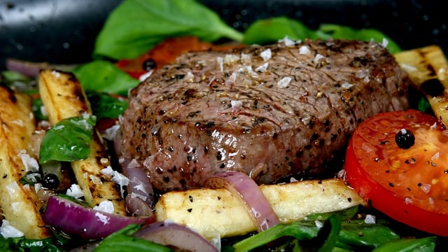 Consumers pay 50c/kg more for sirloin steak than last year