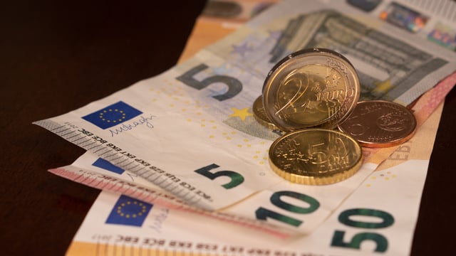 Banks called on to pass ECB interest cut back to farmer borrowers