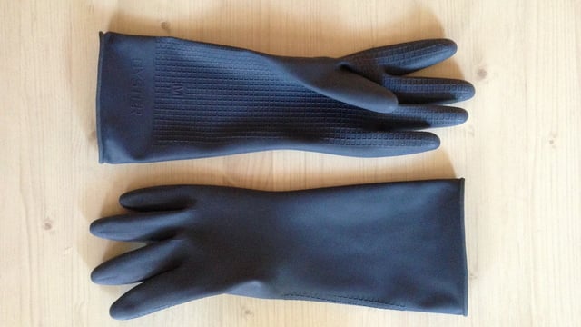Farmers urged to use gloves at lambing to prevent sepsis