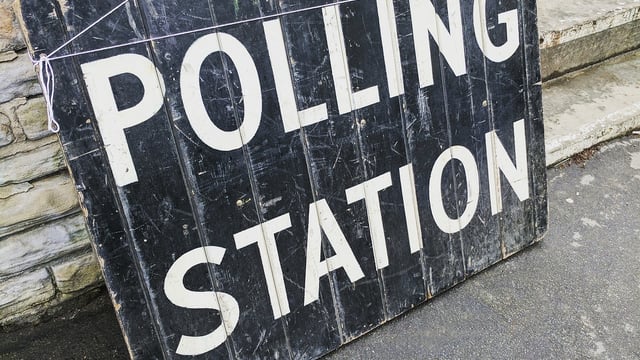 Senator calls on farmers to register to vote