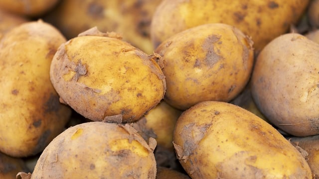 CSO: Consumers paid more for potatoes but less for milk last month