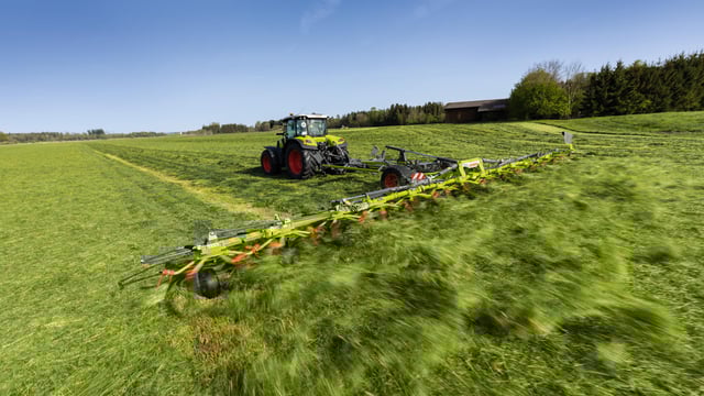 Claas launches 15m unit into tedder market