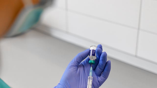 EU secures 40m vaccines for people at higher risk of bird flu