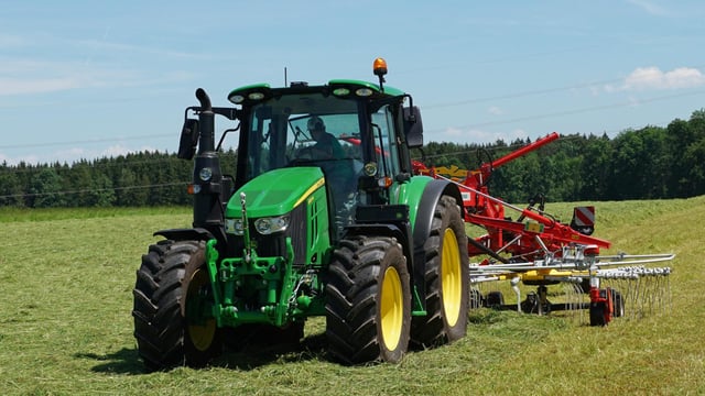 John Deere teams with DeLaval to boost dairy management
