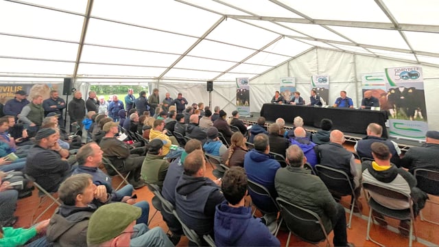 Forbes details beef trade outlook at Navan farm walk