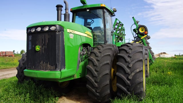 Association of Equipment Manufacturers: 4WD tractors defined
