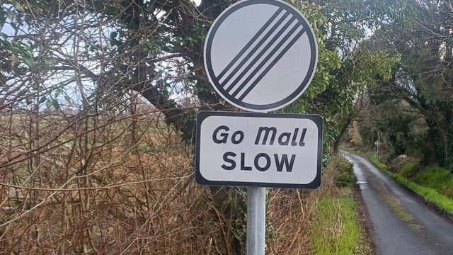 Cllr. warns new rural road sign may confuse German tourists