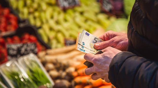 CSO: Food prices have risen by 0.8% in last month