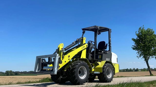 First Fliegl loader leans on  Kaweco-based design