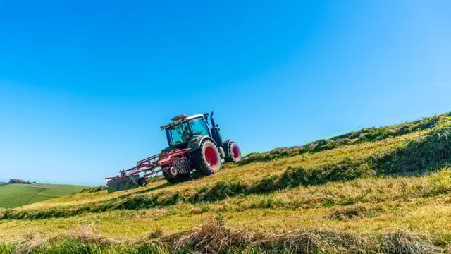CSO: 240 new tractors licensed for the first time in April
