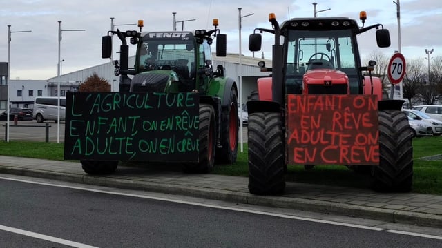 EMB and ECVC farmers protest at Liège Airport over Mercosur deal