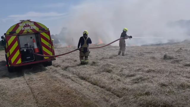 Watch: Hayfield fire in Kildare tackled by crews from 2 counties